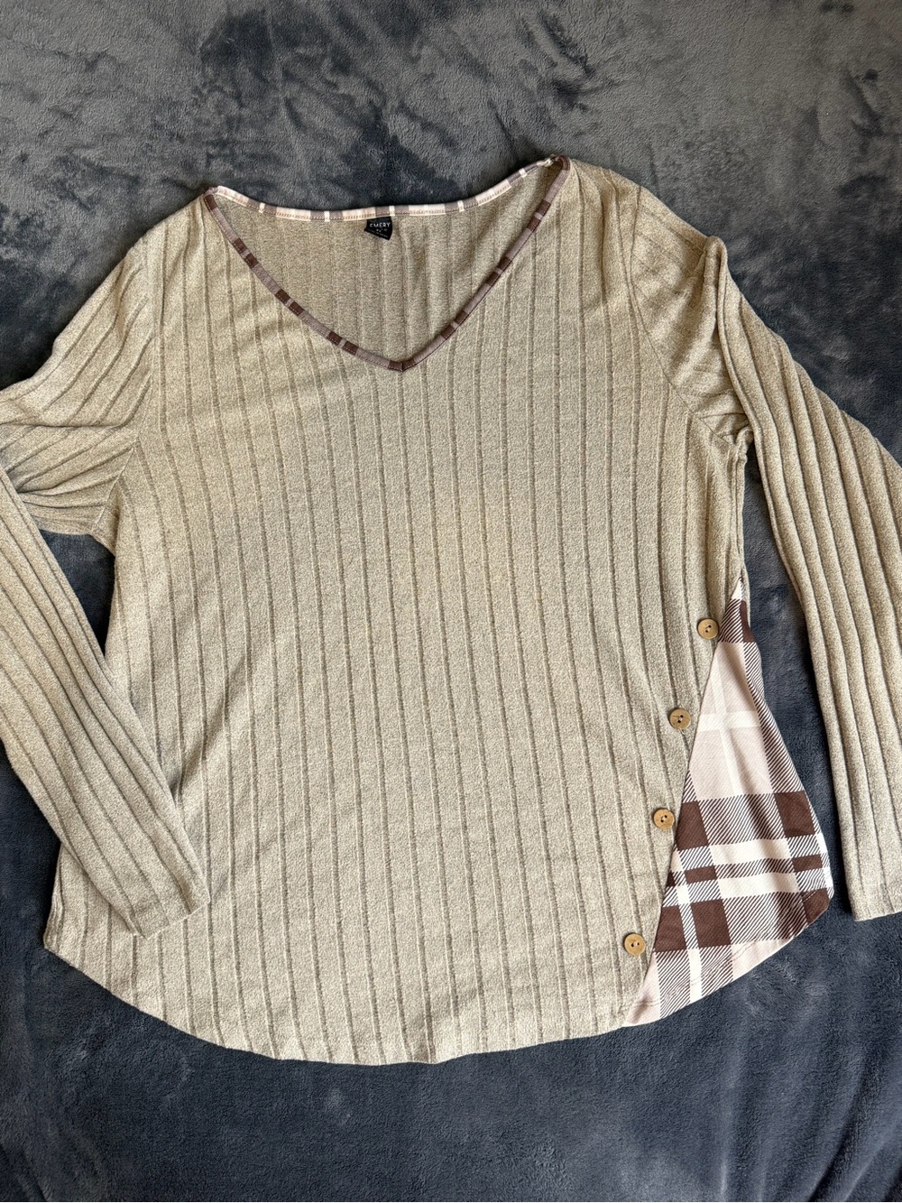 Emery Rose Women’s XL Khaki Ribbed V-Neck Plaid Side Button Long Sleeve Top